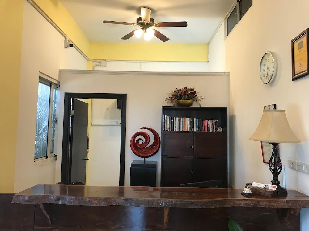 Easy Inn Hotel Belize City Exterior photo