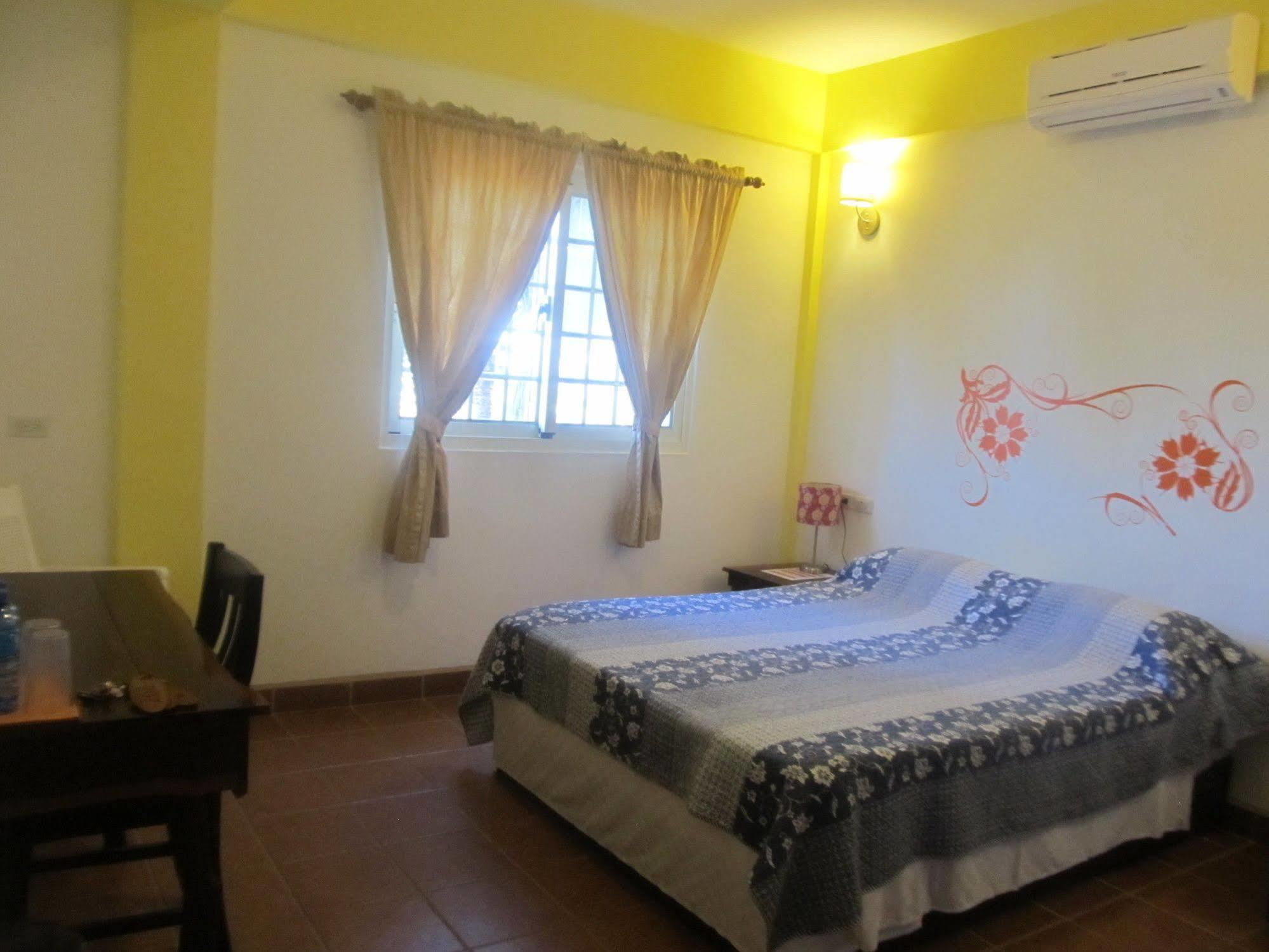 Easy Inn Hotel Belize City Exterior photo